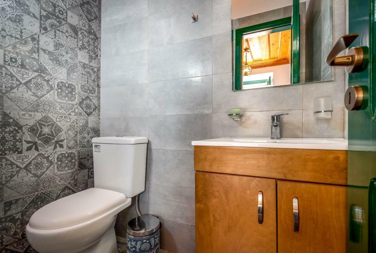 Appartamento Matinas House Chalki Town Esterno foto